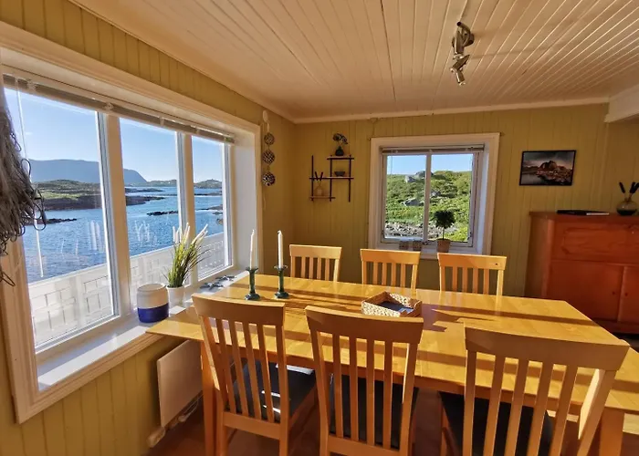 Panoramic Seaview House By The Sea