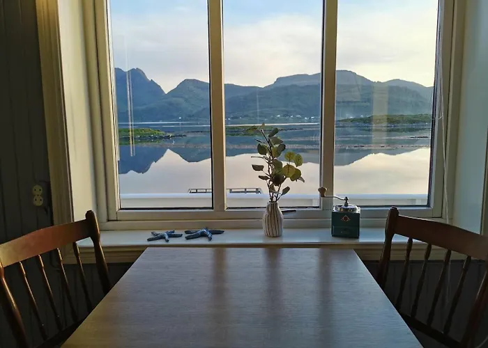 Panoramic Seaview House By The Sea